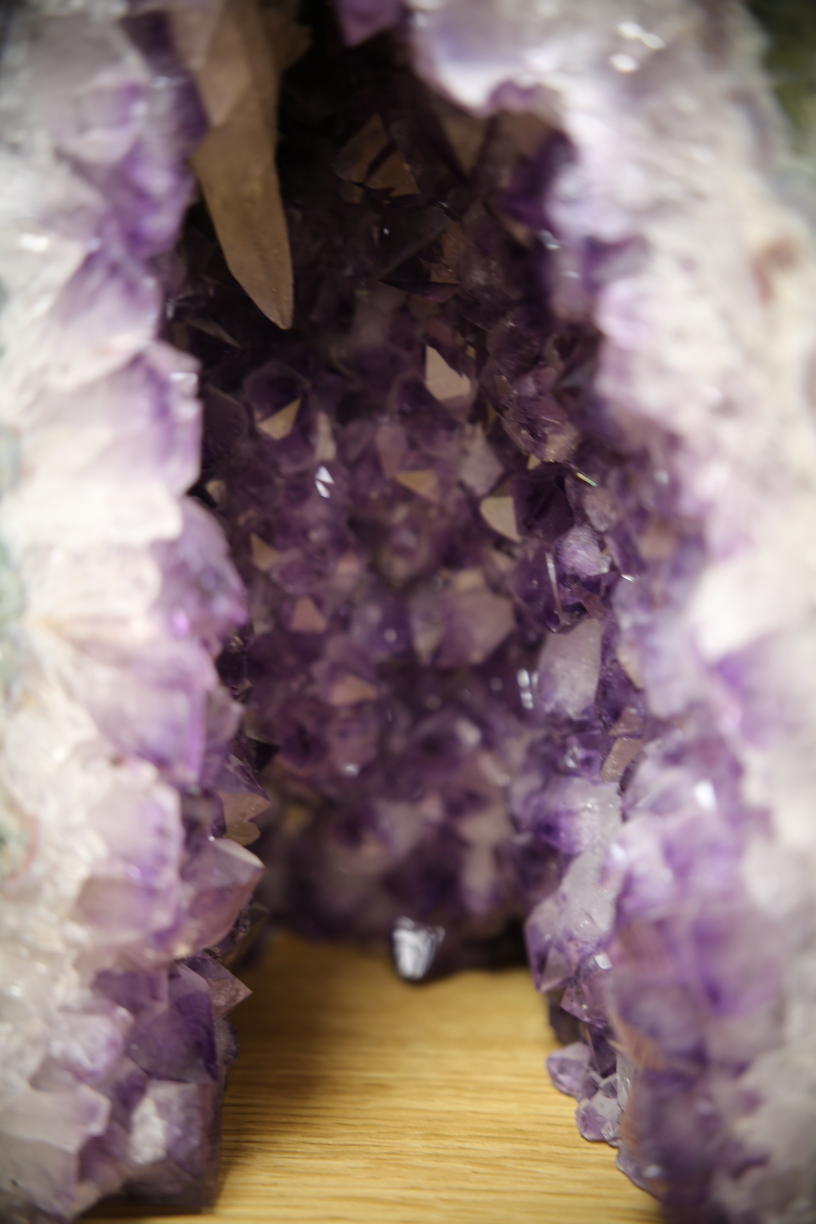 Geology - An amethyst geode, 31cm. Condition - natural imperfections